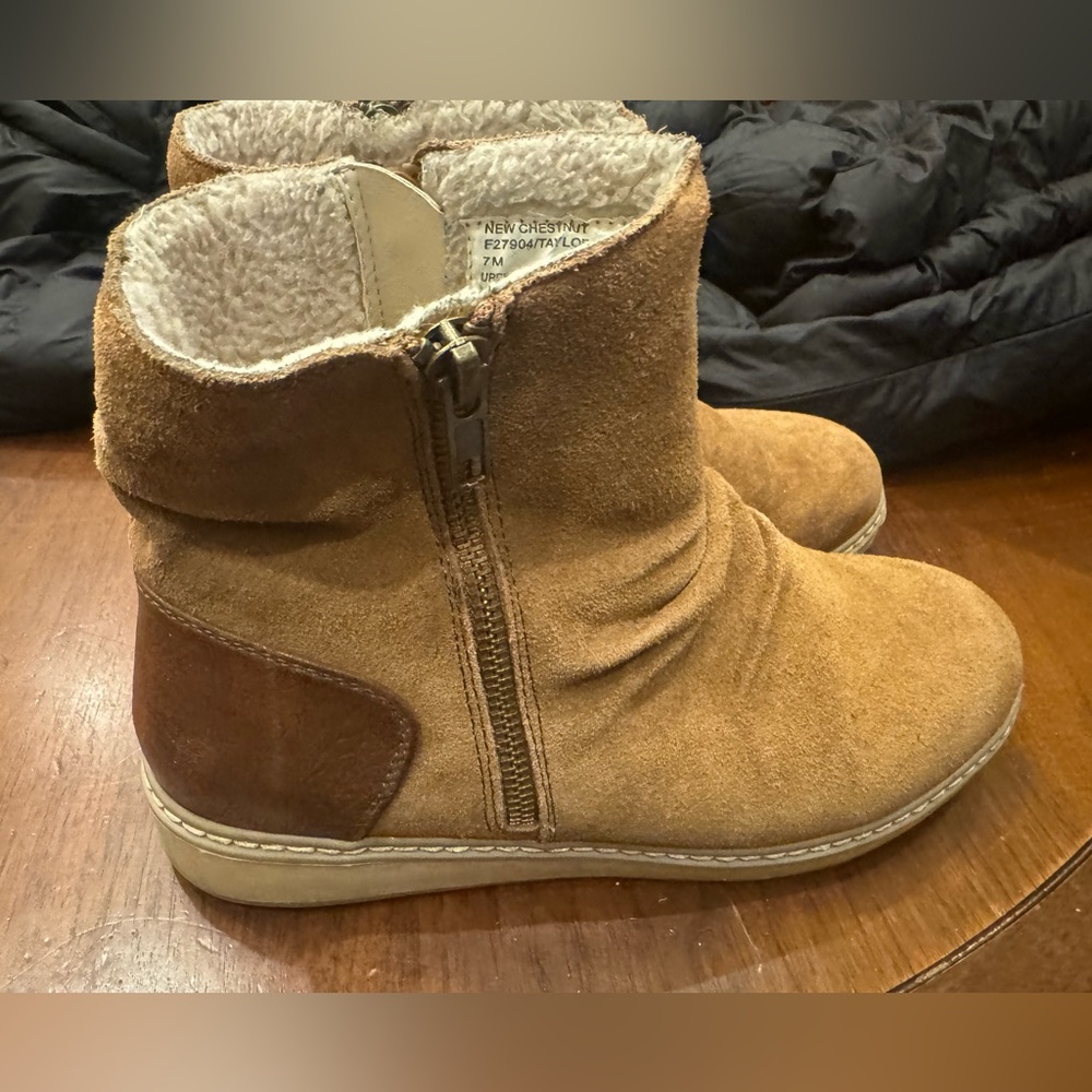 Women's White Mountain TAYLOR Suede Booties 7M Brown